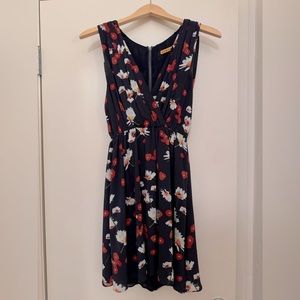 Alice + Olivia. Navy floral dress. Low plunge neck line. Size: XS